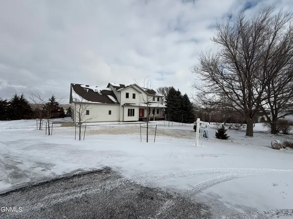 2632 Big Sky Cir, Bismarck, ND 58503