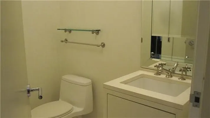 Rented by R New York | media 21