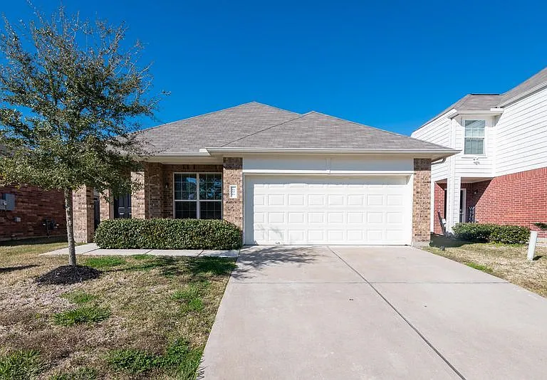 696 Fallow Ln — Photo 3
