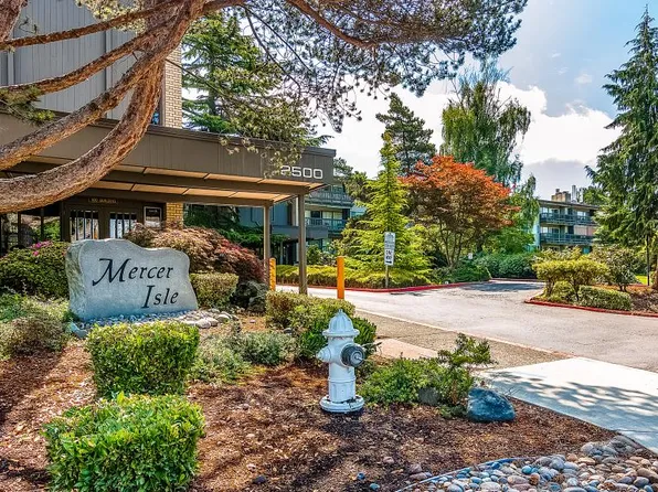 2500 81st Ave SE APT 332, Mercer Island, WA 98040