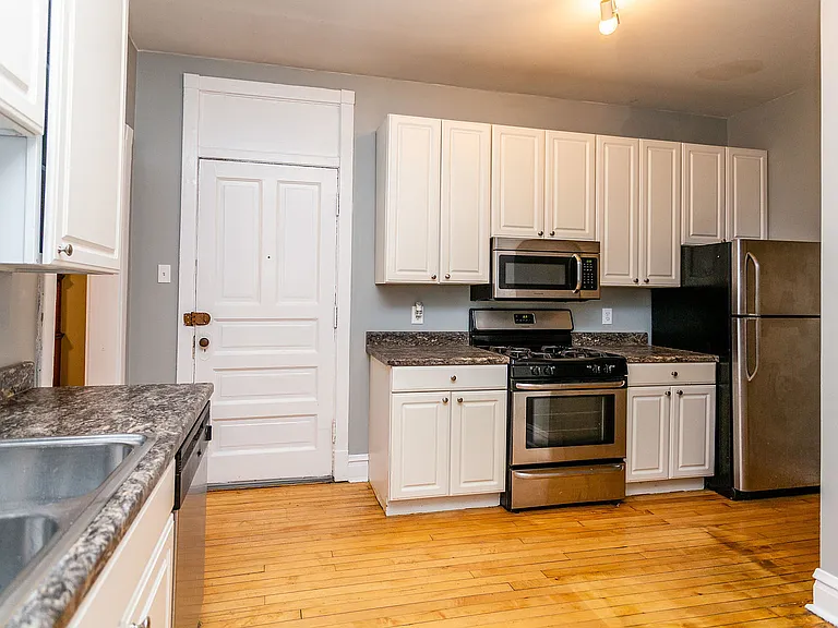 923 W Sheridan Rd #1 — Photo 3