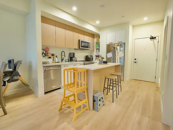 2635 King George Blvd #126, Surrey, BC V4P 0H7