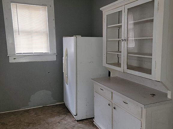 5th image of 706 N Toombs St