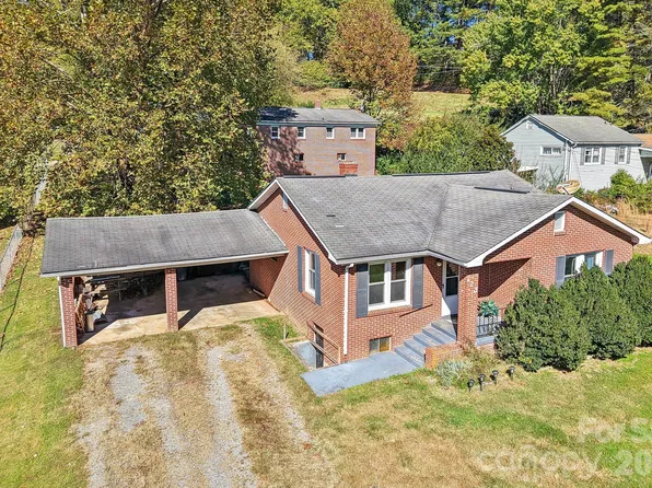 88 Nesbitt St, Waynesville, NC 28786