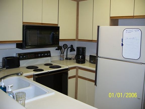 Upgraded Kitchen w/newer appliances