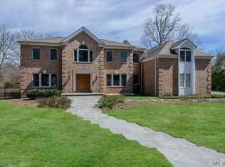 160 Cold Spring Rd, Syosset, NY 11791