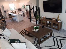 10473 NW 82nd St, Doral, FL
