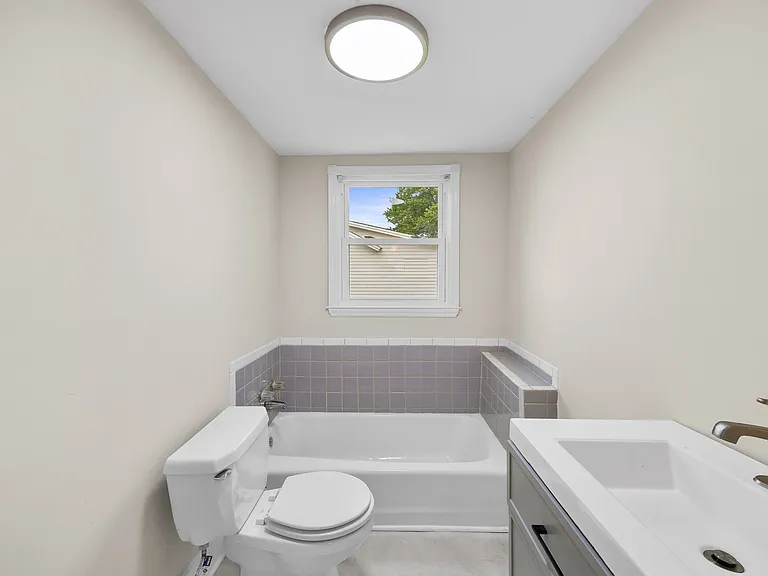 16 Saco St — Photo 3
