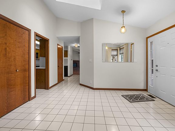 5th image of 566 Westview Cir