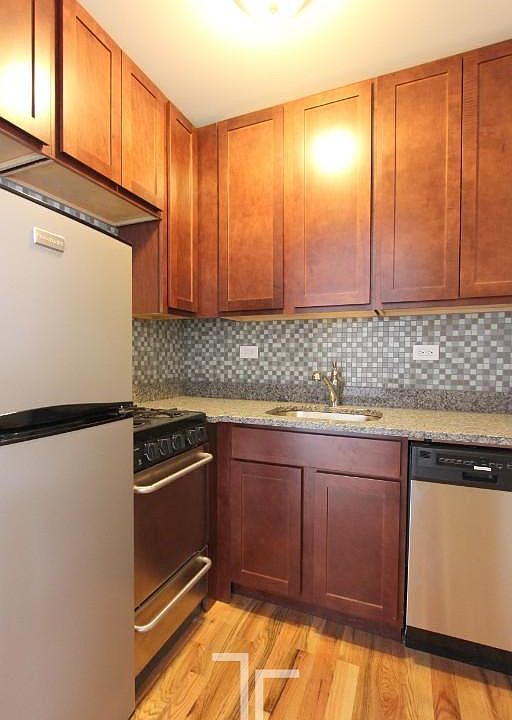 1st image of 550-54 W Arlington Pl #5