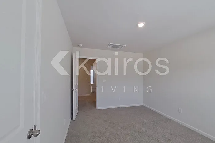 2401 Banyon Cir — Photo 9