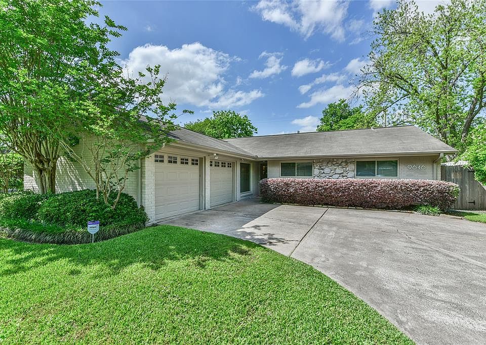 1st image of 9646 Meadowvale Dr