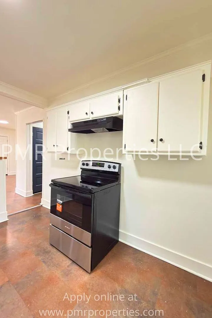 2 Bedroom/ 1 Bathroom House — Photo 3