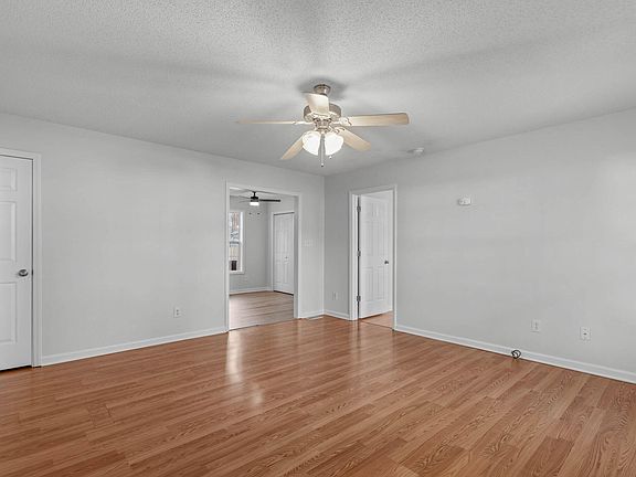 3rd image of 1137 Grovewood Dr