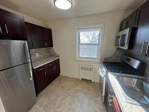 2nd image of 157 Hillside Ave #3