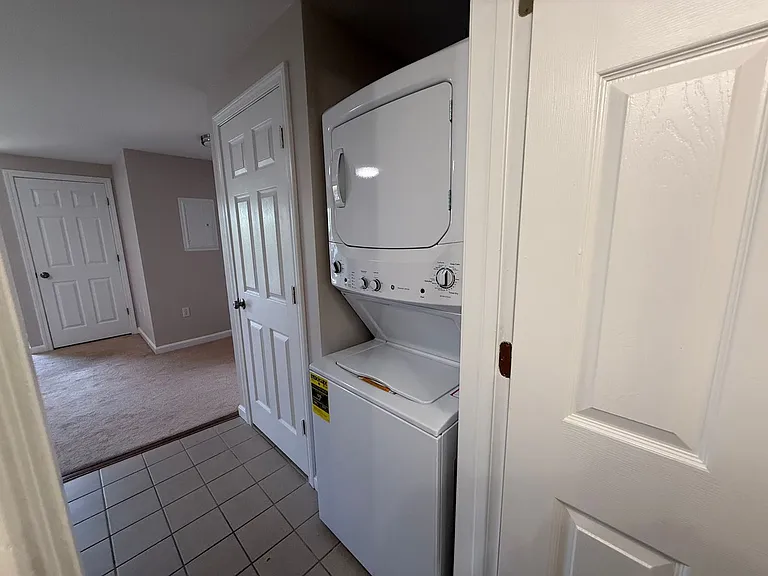 Pondsview Apartments — Photo 40