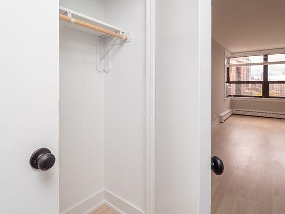 3rd image of 445 W Wellington Ave APT 9C