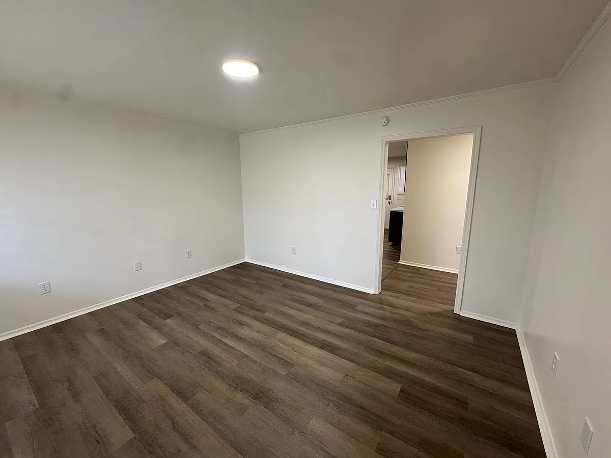 Building Photo - 616 Commanche Dr