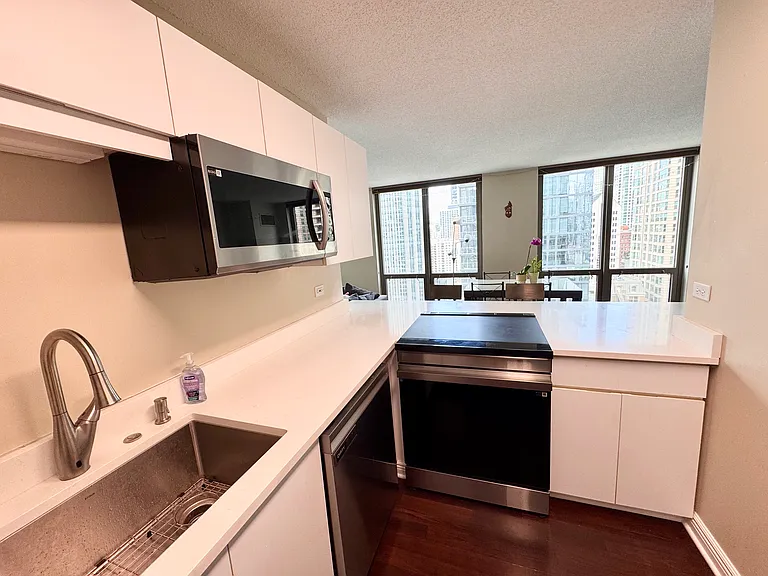 2 E Erie St #1908 — Photo 9