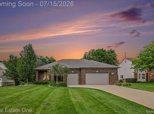 720 Scott Dr, Highland, MI 48356