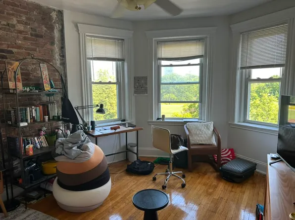 149 Park Dr APT 35, Boston, MA 02215
