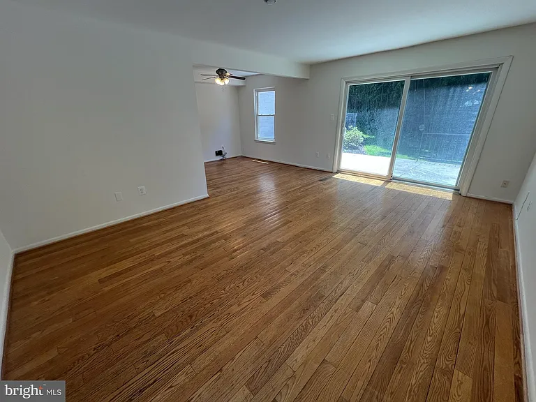 5566 Burnside Dr — Photo 11