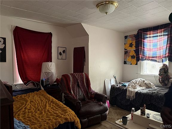 4th image of 202 Union Ave