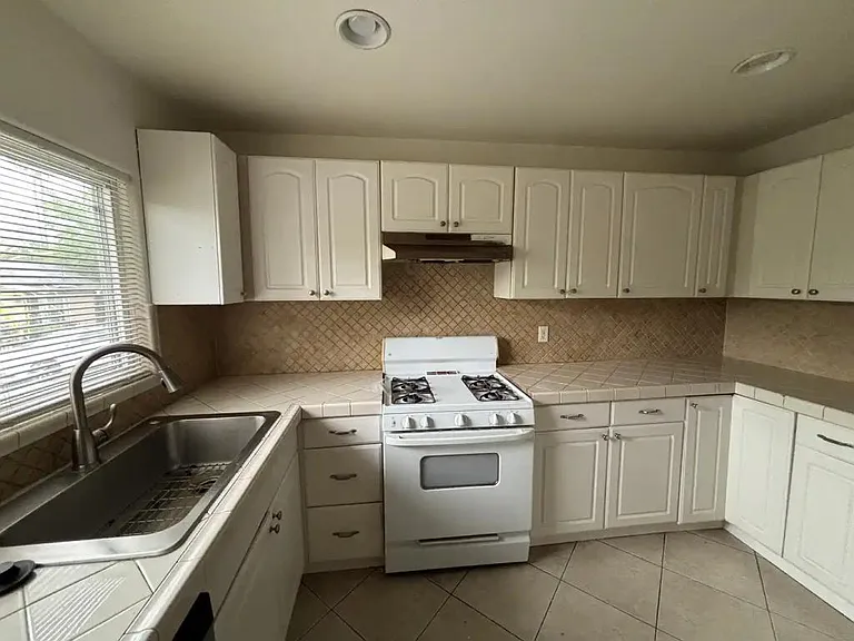 210 Goetting Way — Photo 2