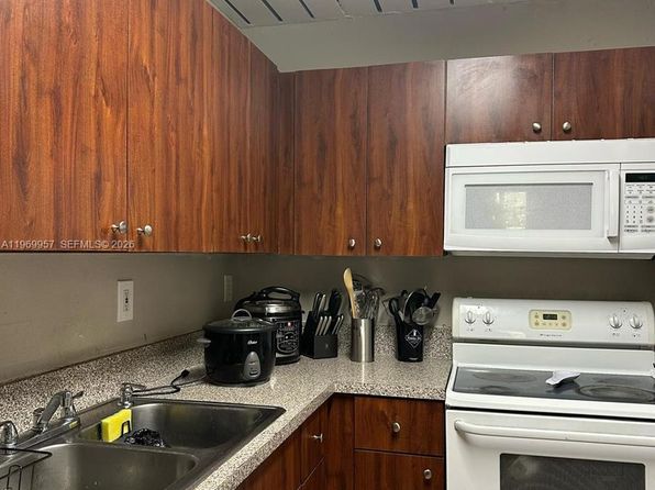 10000 NW 80th Ct APT 2433