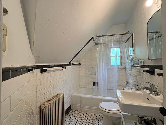 5th image of 196 Norton St Floor 3