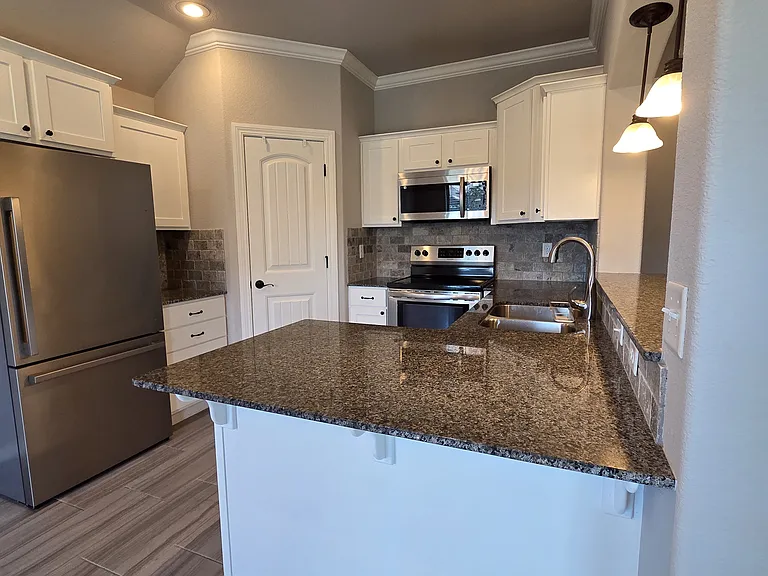 404 W Gillian Ave — Photo 5