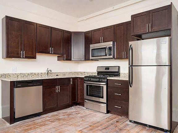 4th image of 144 Edward St #7