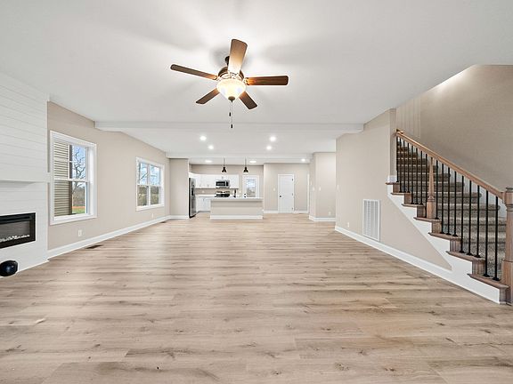4th image of 299 Cardinal Creek Dr