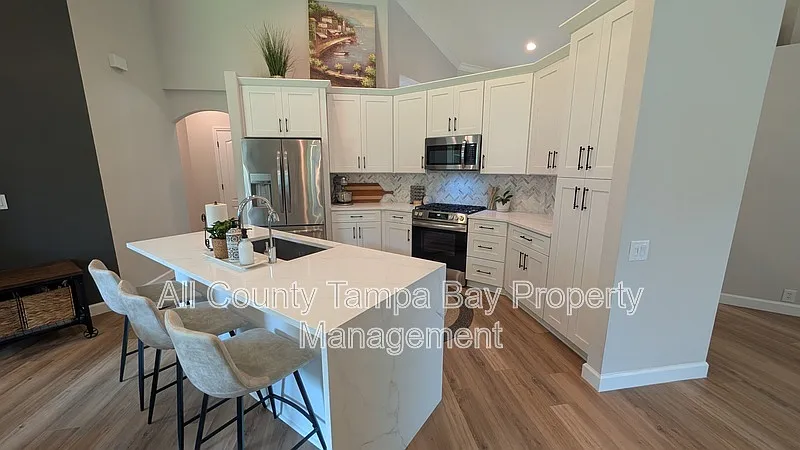 3 bed, 2.0 bath, 2047 sqft, $5,500 — Photo 4