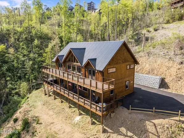 201 Laurel Oaks Way, Gatlinburg, TN 37738