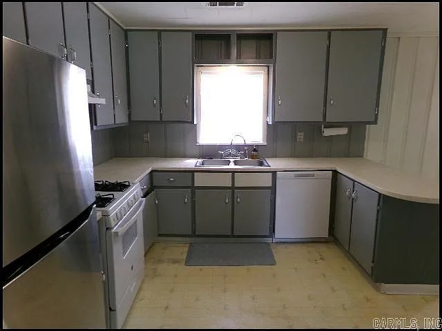 3 bed, 1.5 bath, 1485 sqft, $1,250 — Photo 4