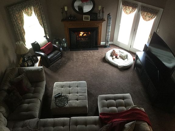 3rd image of 521 Rolling Glen Dr