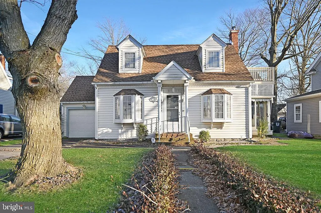233 W Pine St photo 1