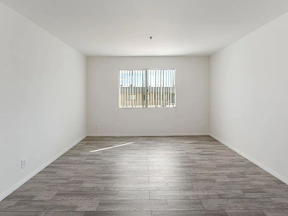 3rd image of 5543 Fulcher Ave #204