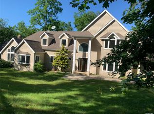 239 Shore Rd, Mount Sinai, NY 11766