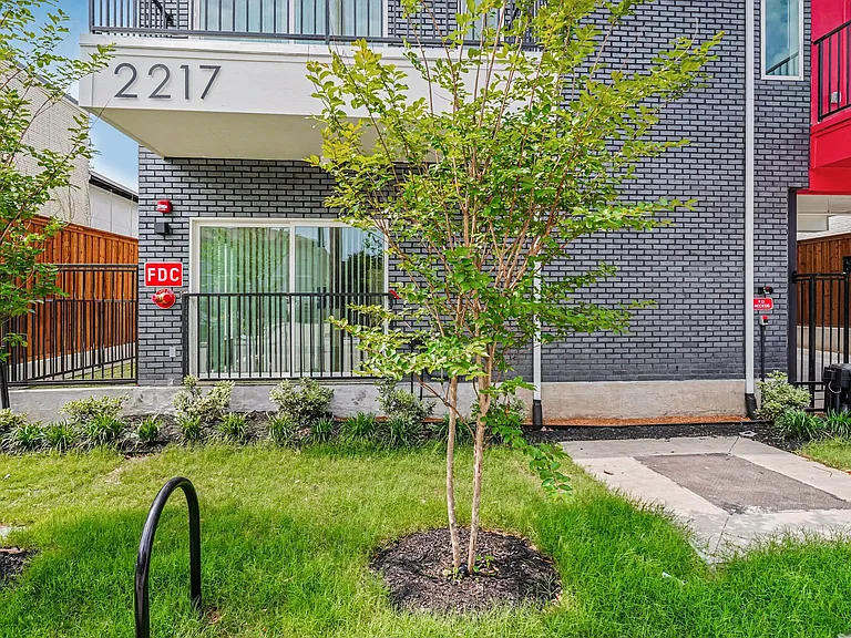 2217 N Fitzhugh Ave #205 — Photo 43