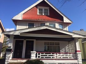 3587 E 108th St, Cleveland, OH