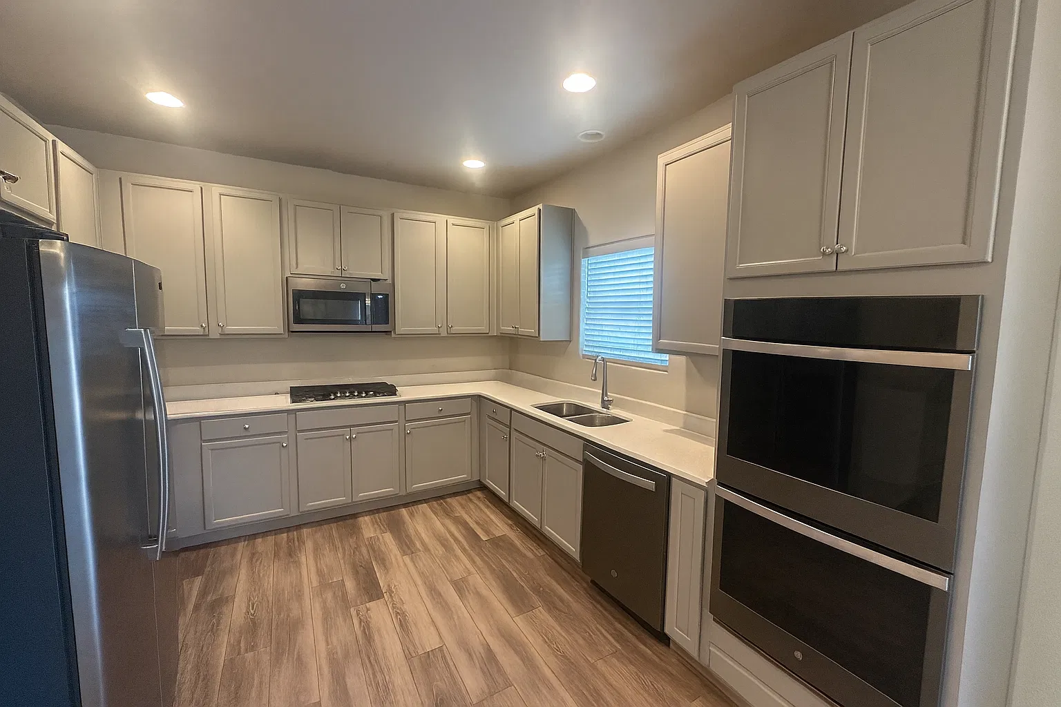5 bed, 3.5 bath, 2741 sqft, $2,800 — Photo 3