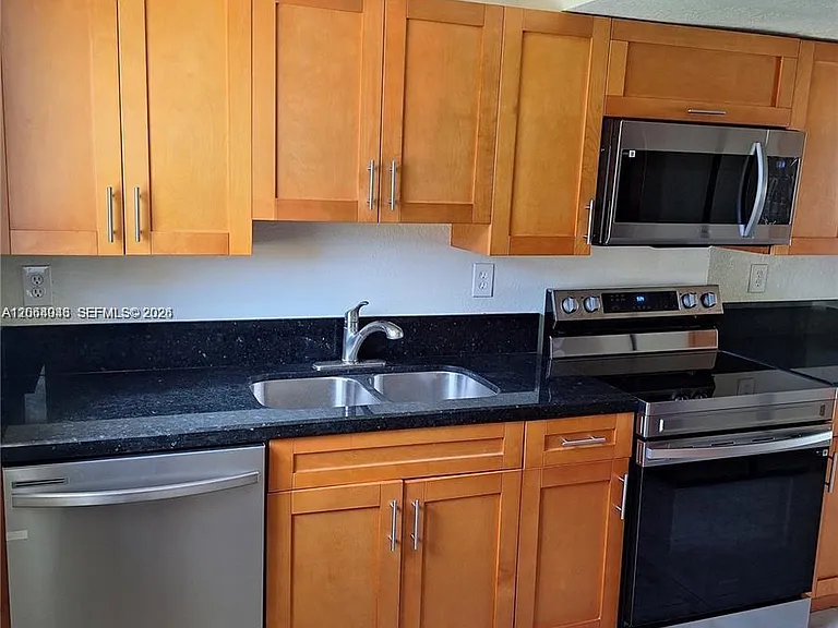 711 SW 64th Pkwy — Photo 6