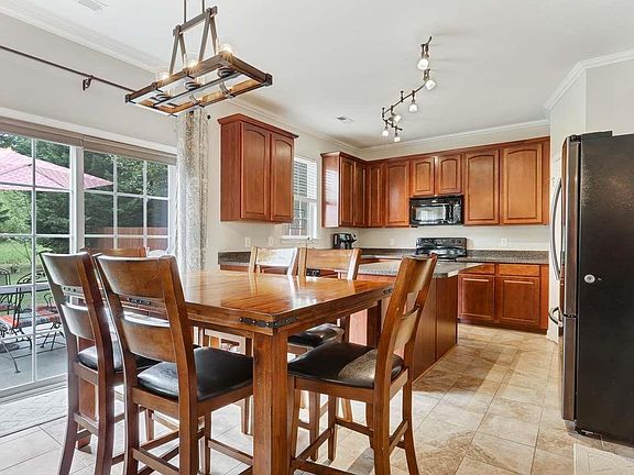5th image of 102 Kylemore Ln