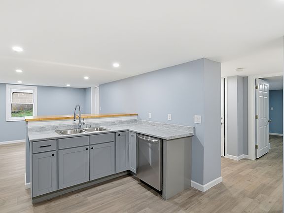 4th image of 25 Bourne St #B