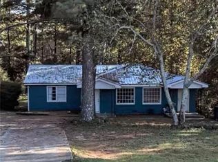 528 Springlake Rd, Lawrenceville, GA 30045
