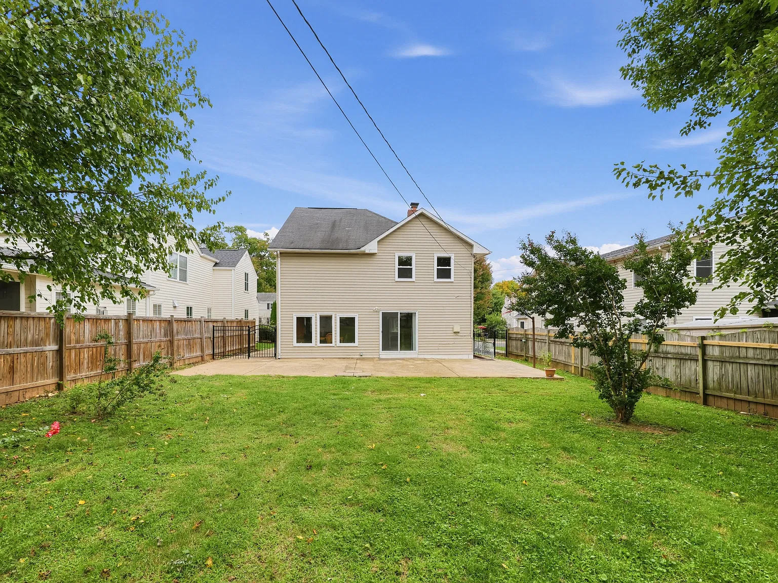 7 bed, 2356 sqft, $5,850 — Photo 4