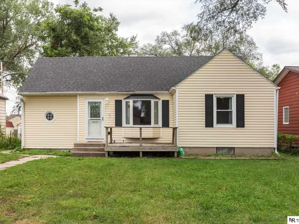 2527 Van Buren St, Bellevue, NE 68005