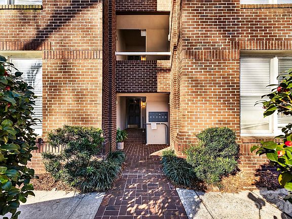 3rd image of 2220 Roswell Ave APT D
